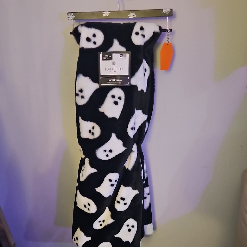 Storehouse Seasonal Ghost Blanket